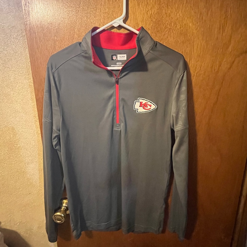 💜 Women’s Chiefs quarter zip size medium